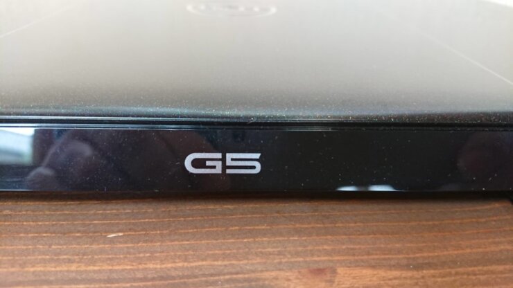 DELL G5 15 Gaming背面ロゴ